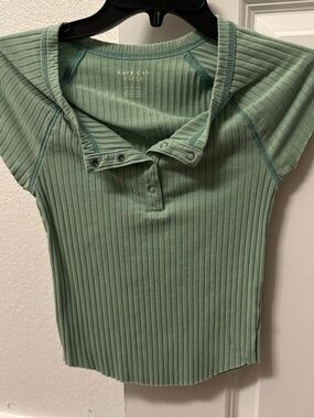 American Eagle Outfitters Ribbed Green Henley Short Sleeve Top